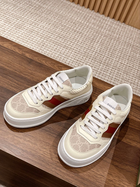 Couple's 𝐂𝐡𝐮𝐧𝐤𝐲 latest biscuit shoes