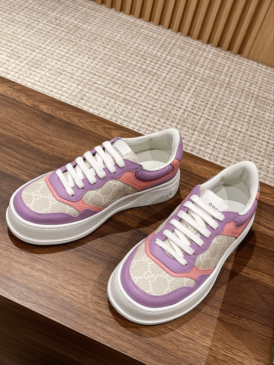 Couple's 𝐂𝐡𝐮𝐧𝐤𝐲 latest biscuit shoes